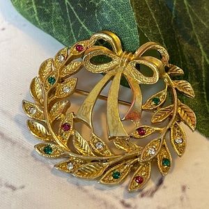 40’s/50’s EISENBERG ICE CHRISTMAS WREATH GOLD TONED BROOCH